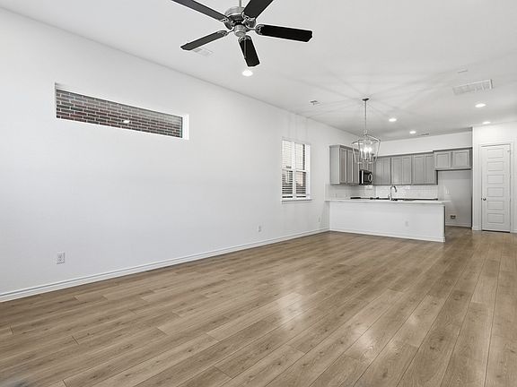 5th image of 2825 Stanley Ave