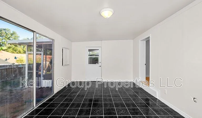 303 Regal Park Dr — Photo 32