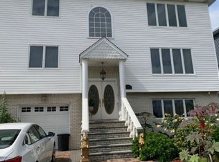 18 Willow Wood Ct, East Rutherford, NJ 07073
