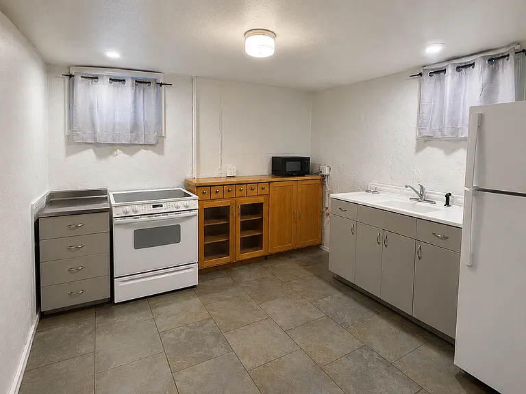 1617 6th Ave #B — Photo 3
