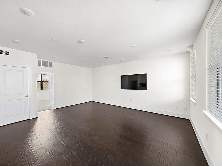 2401 Crawford St #B204 — Photo 3