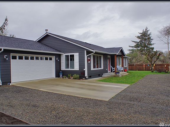 3rd image of 828 Fir Ct SW