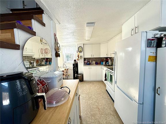 5th image of 876 Martin Rd