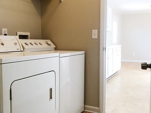 5th image of 2473 Dinky Ln