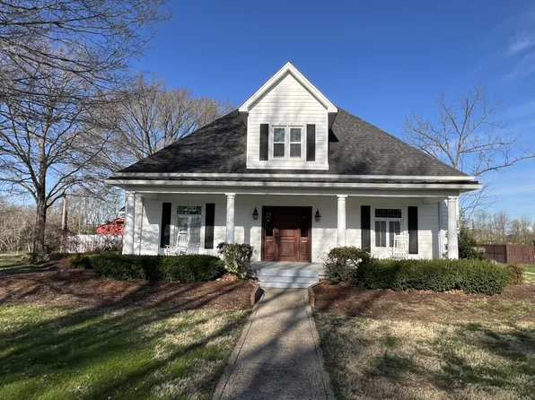 504 N Russell St, Portland, TN 37148