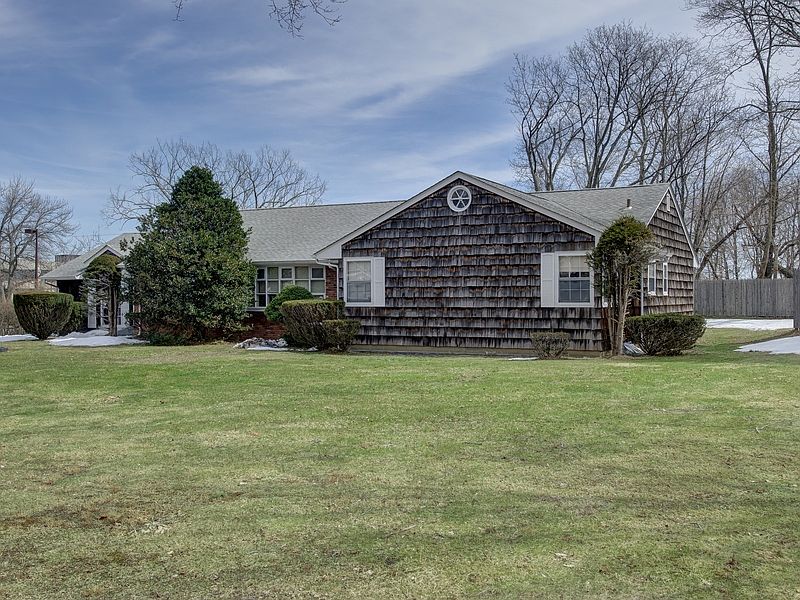 1st image of 301 Manor Pl