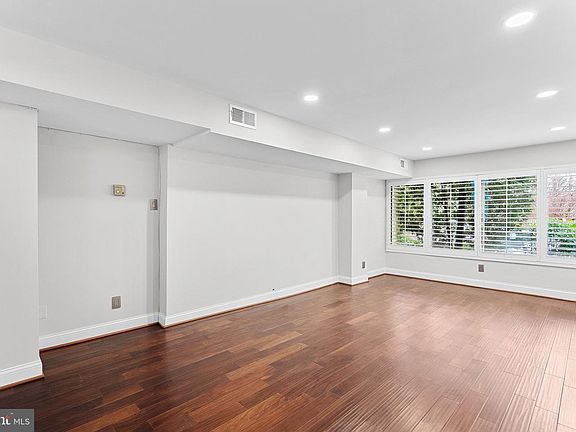 5th image of 5340 Holmes Run Pkwy Unit 107