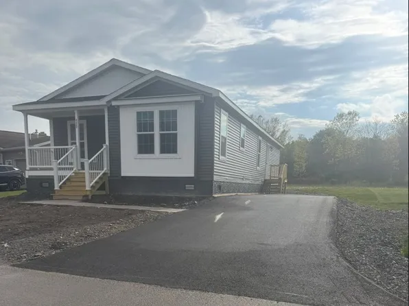 4232 Canalside Dr, Palmyra, NY 14522