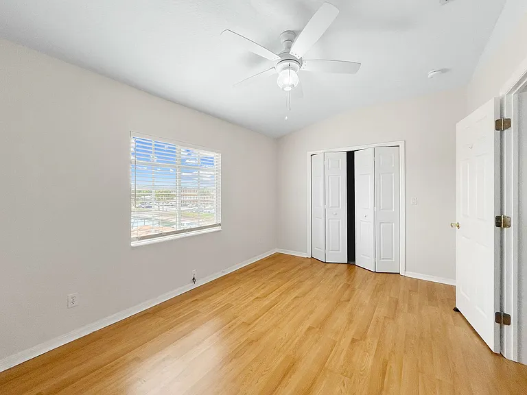 6400 46th Ave N #10 — Photo 9