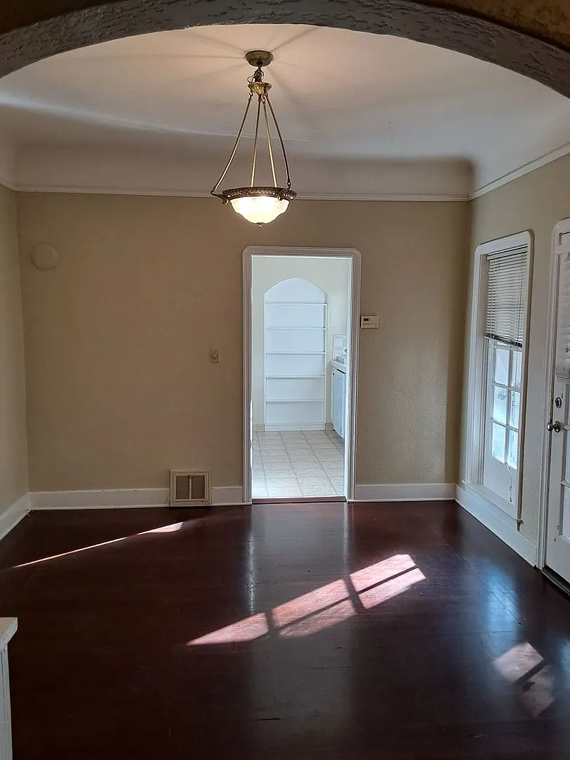 1160 Palm Avenue — Photo 4