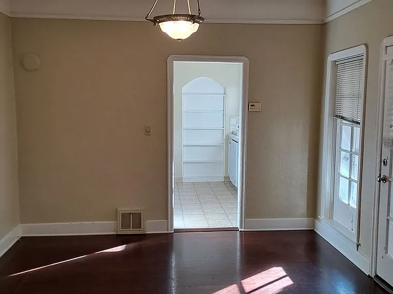 1160 Palm Ave — Photo 2