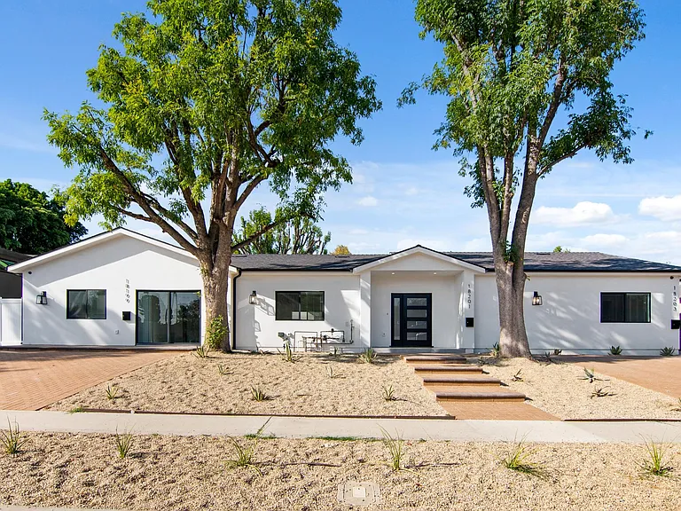 18203 Sunburst St — Photo 2