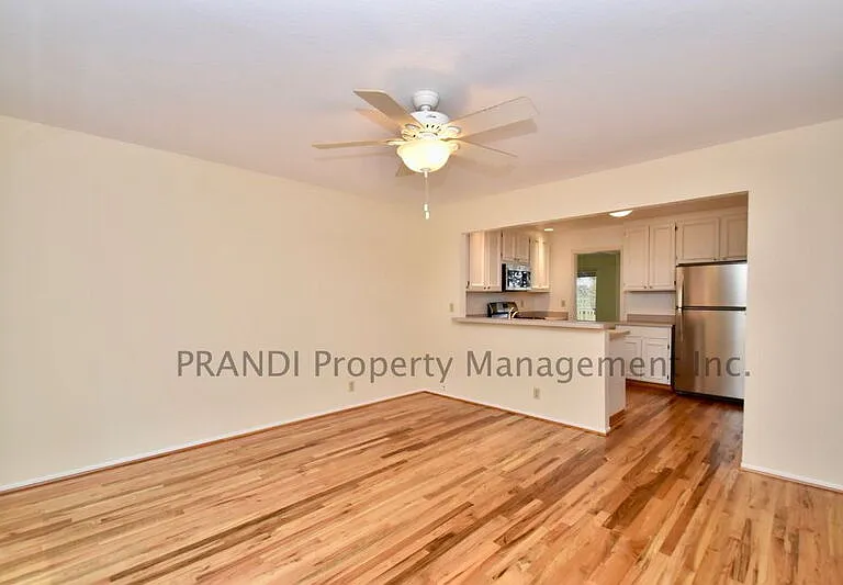 1033 Susan Way — Photo 7