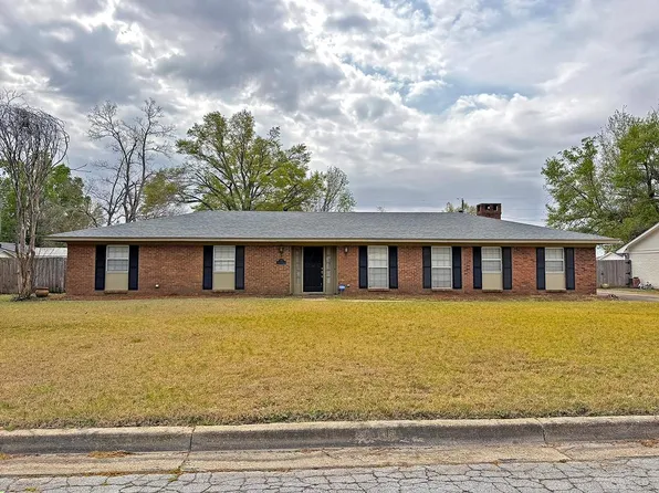 1511 Deering St, Cleveland, MS 38732