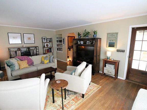 5th image of 133 Chatham Dr
