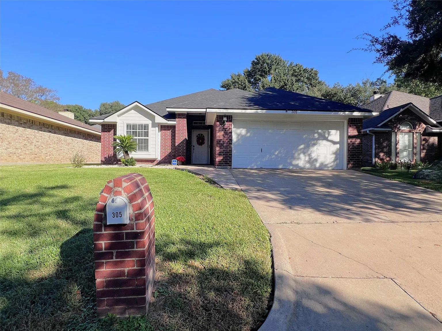 3 bed, 2.0 bath, 1487 sqft, $2,200 — Photo 1