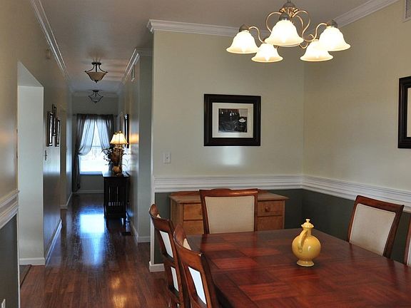2nd image of 113 Oriole St