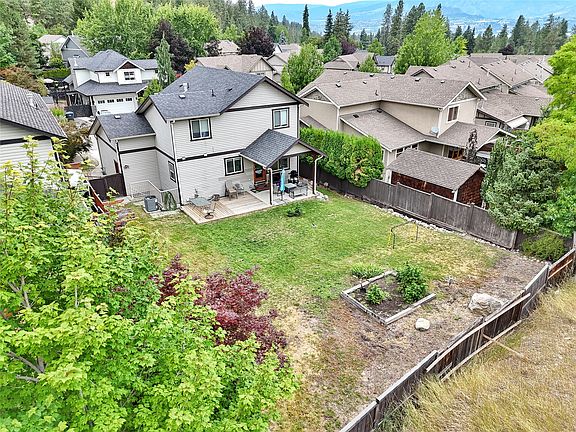 3rd image of 982 Paret Cres