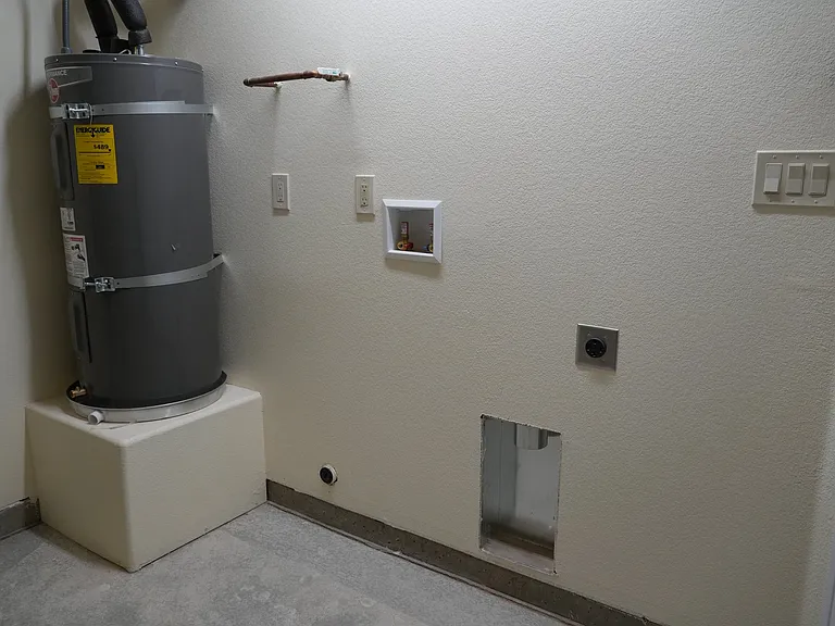 Washer/Dryer Hookups