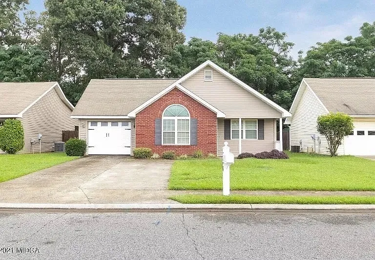 206 Antler Trl — Photo 1