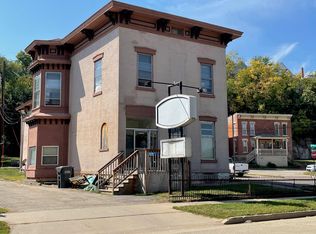 1477 Locust St, Dubuque, IA 52001