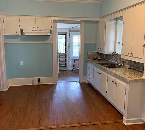 4th image of 600 E Armand St