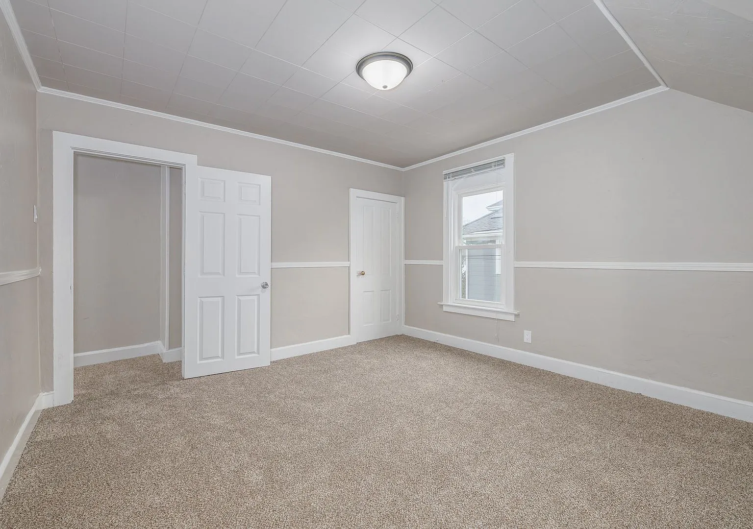 476 Linden St — Photo 1
