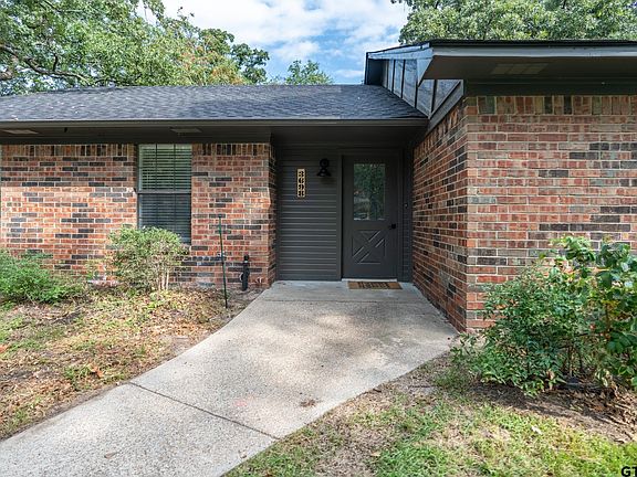 3rd image of 3698 Holly Ln
