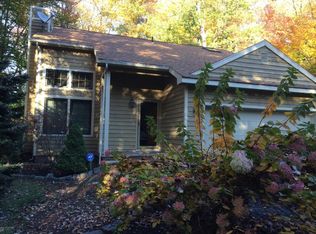 124 Woodbury Dr, Blakeslee, PA 18610