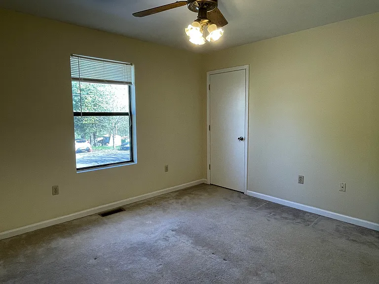2221 Eastgate Ave NE — Photo 7