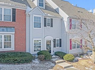 22 Colleen Ct, Kendall Park, NJ 08824