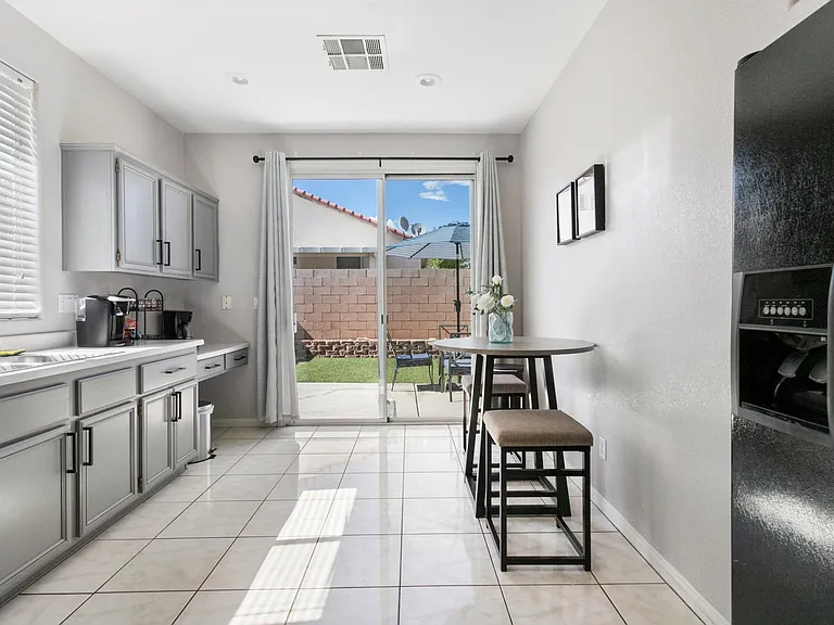 8074 Palace Estate Ave — Photo 5