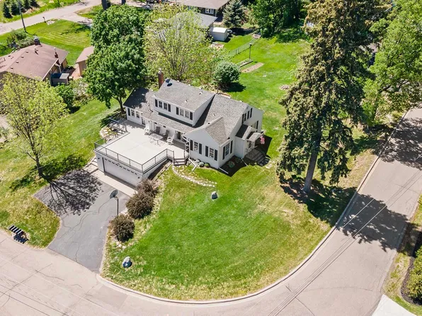1045 Loma Linda Ave, Mound, MN 55364