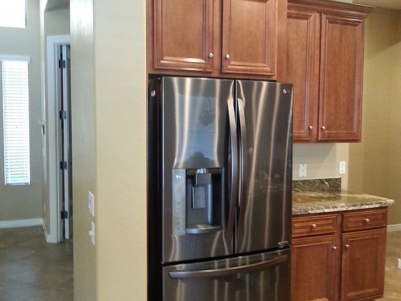 New blk stainless fridge