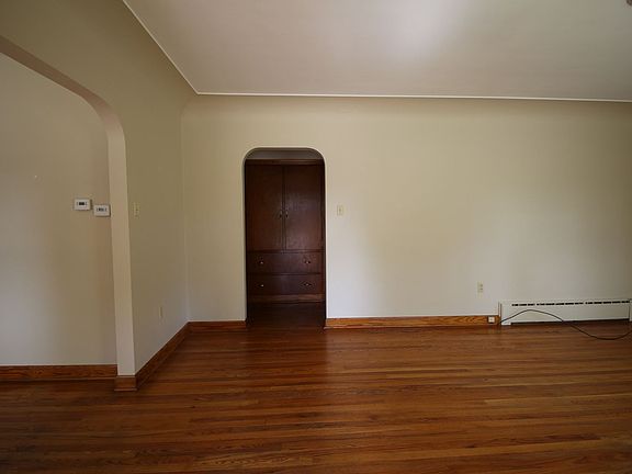 3rd image of 105 E Lane Dr