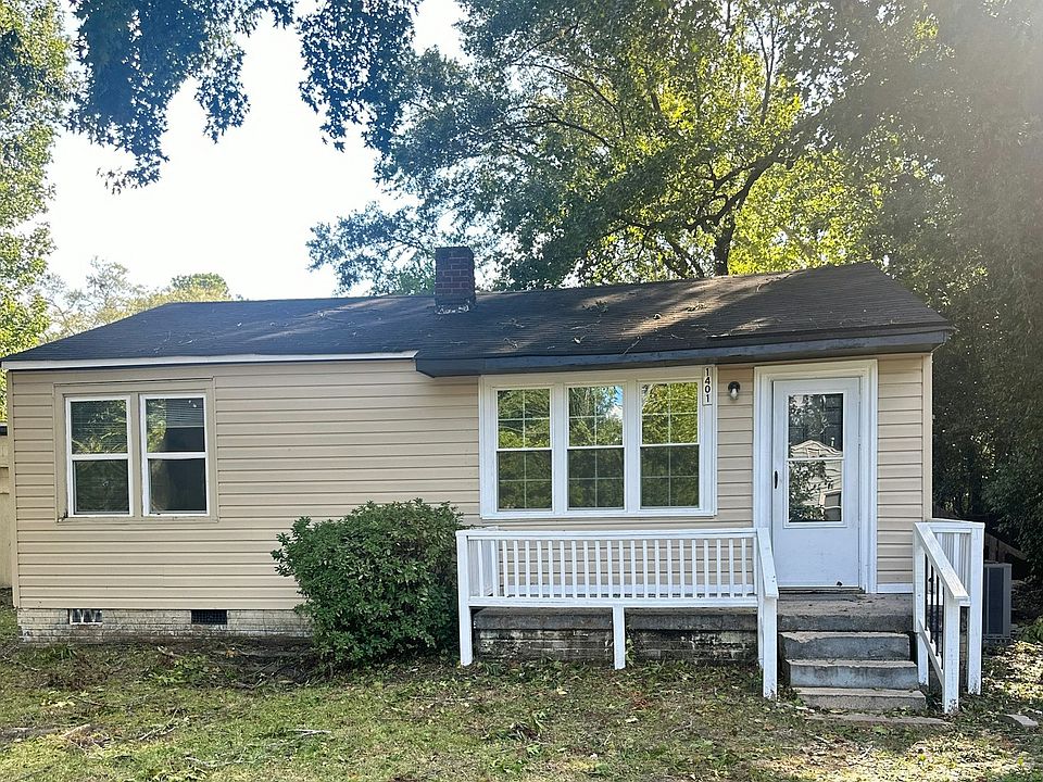 Cute Bungalow Close to Owens Field, Publix, Rosewood, USC Stadium. Privately owned and managed. Move in ready.