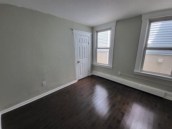 4th image of 65 Seymour Ave