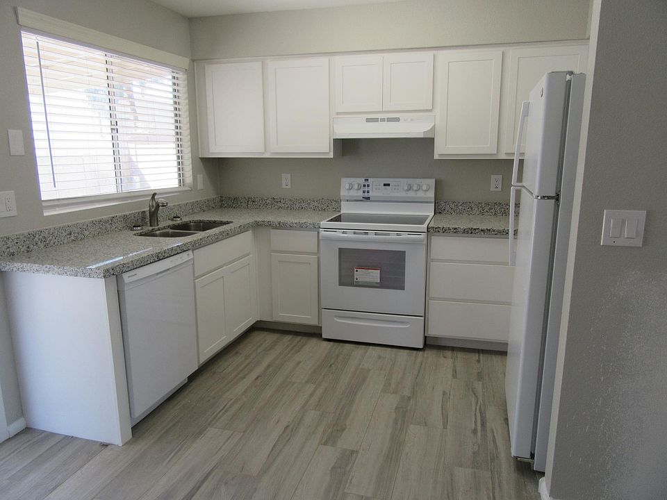 2nd image of 2904 S El Paradiso
