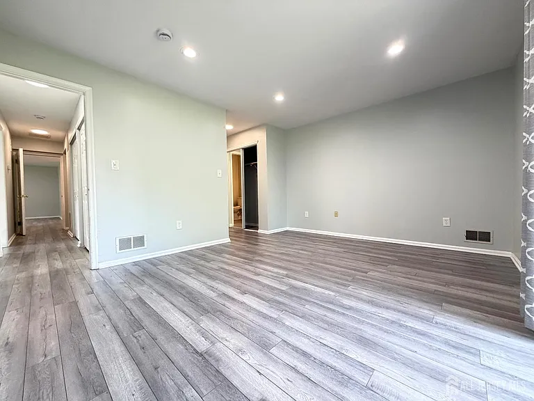 511 Dunn Cir — Photo 14