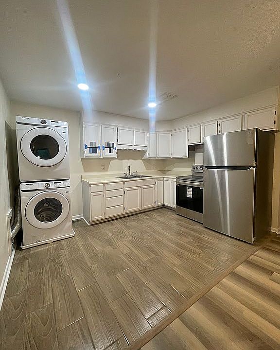 1st image of 100 Hodges Manor Rd Unit B