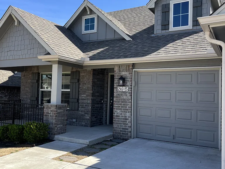 2615 W Baton Rouge Pl — Photo 2
