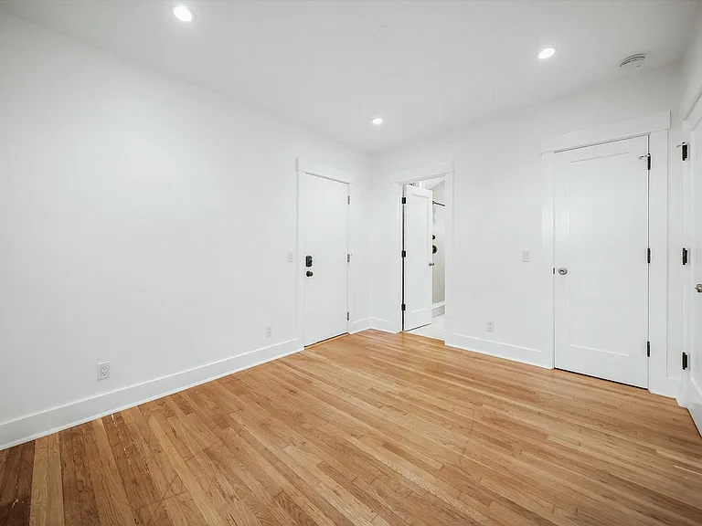 617 De La Vina St — Photo 23