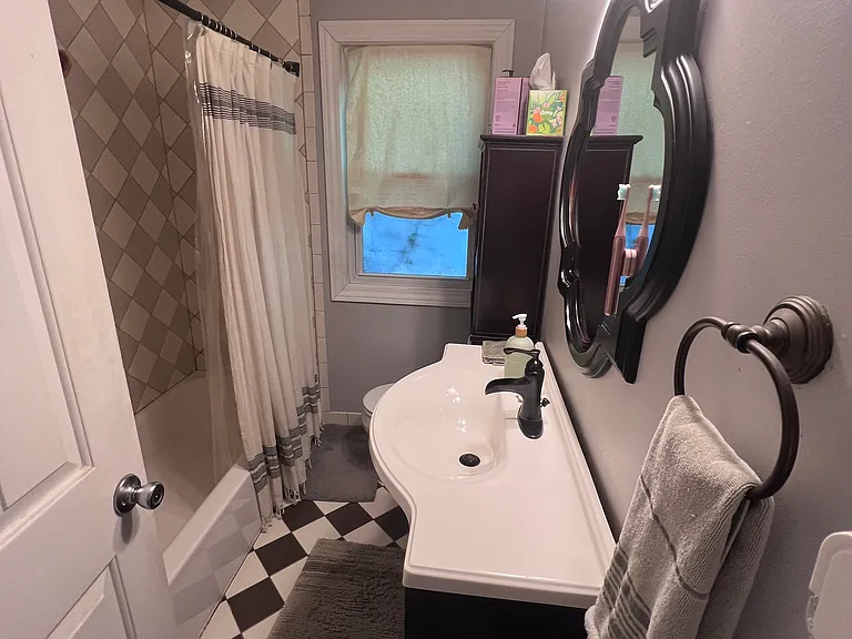 1423 N Altadena Ave — Photo 13