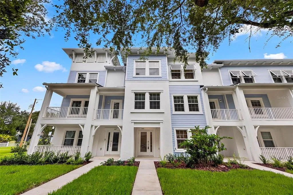 4 bed, 3.5 bath, 2410 sqft, $6,000 — Photo 1
