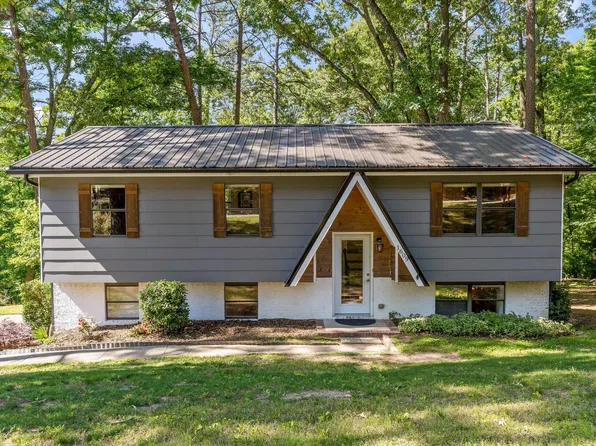 1609 Wendy Cir, Soddy Daisy, TN 37379