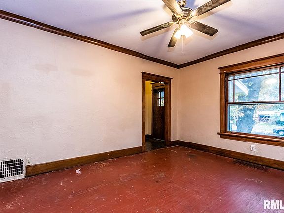 5th image of 1923 N Linn St