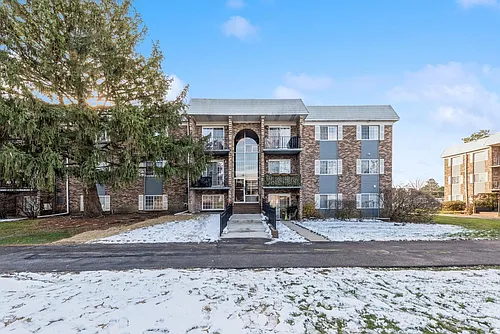1611 N Windsor Dr Photo 1