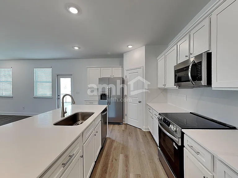 125 Hickory Pointe Rd — Photo 4