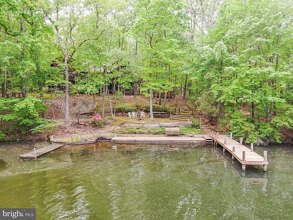 3rd image of 85 Grayland Dr