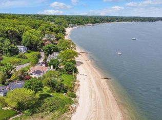 100 Crescent Beach Dr, Halesite, NY 11743